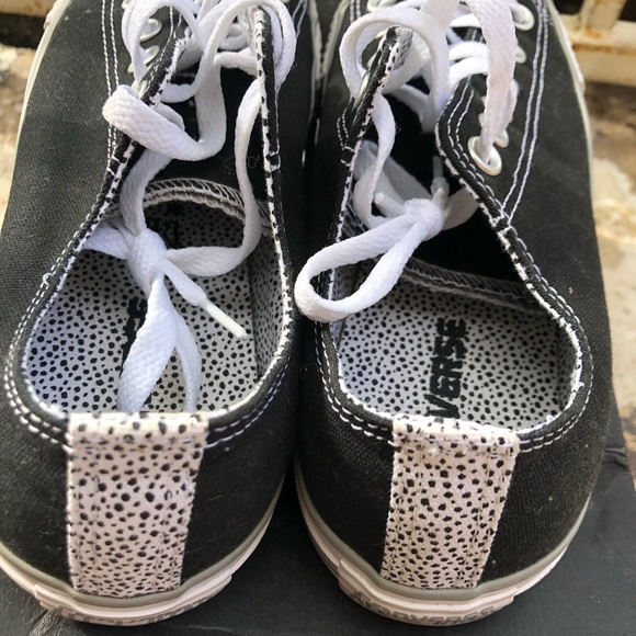 Converse - Picture 4 of 4